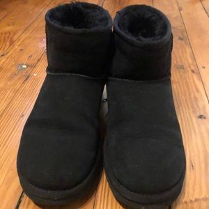 Classic mini UGG size 7 - newly purchased